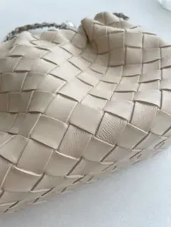 編み込み本革バッグ ベージュ