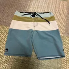 クイックシルバー海パン