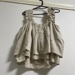 ベージュ フリル付きキャミソール