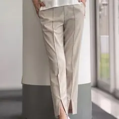未使用タグ付き Elura エルーラ フロントスリット テーパードパンツ LL