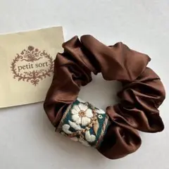 【2点ご購入で1000円】インド刺繍リボンシュシュ No.602