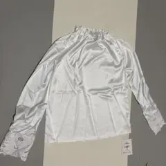 ホワイト サテン デザイン　トップス　M