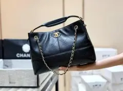 CHANEL ブラック レザー ショルダーバッグ