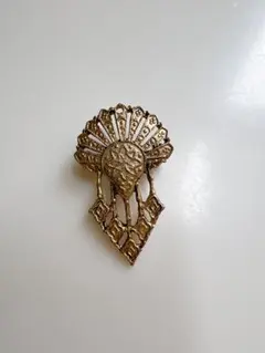 ブローチ