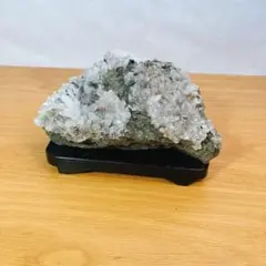 水晶の原石　スタンド付き