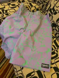 BUTTSTAIN 紫緑グラフィックショートパンツ