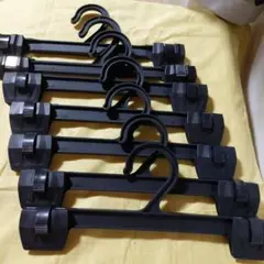 ハンガー7本セット　スカート　パンツ　整理整頓　クローゼット　収納　黒