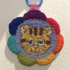 パンチニードル 猫 刺繍 ジト目 キーホルダー 可愛い プレゼント ハンドメイド