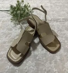 【新品】★本革スクエアトゥ美脚サンダル★
