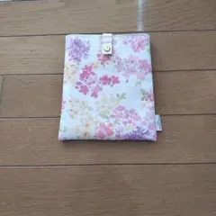 ローラアシュレイ　シートと抗菌ポーチ