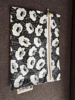 ハンドメイド ポーチ 柄物 小物入れ 薄い ブラック 新品 未使用