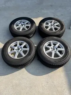 スタッドレスタイヤ 225/70R16