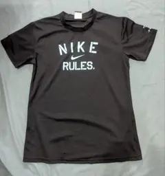 NIKE ブラック Tシャツ