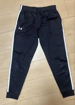 Under Armour 黒 ジャージ 150cm