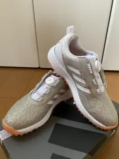 新品adidas ゴルフシューズ レディース ベージュ　24.5センチ軽量