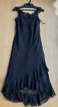 フリル付き黒ロングドレス