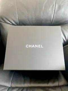 ①CHANEL ブラックボックス