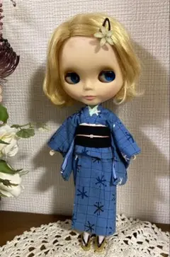 137 ブライス、リカちゃん用　ブルーの着物　黒のパタパタ帯