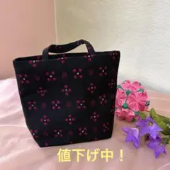 トートバッグ 黒地にピンク花柄