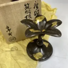 千家伝来 一ノ瀬宗也作 唐銅 雲蓮花弁彫刻紋 建水 共箱(LC848) 千家伝来 一ノ瀬宗也作 唐銅 雲蓮花弁彫刻紋 建水 共箱(LC848