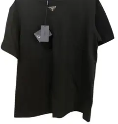 PRADA ブラック Vネック Tシャツ 新作