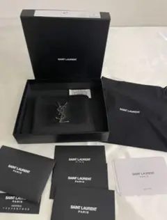 【美品】Saint Laurent サンローラン 二つ折り財布 カサンドラ