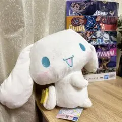 【セット販売】シナモロール ぬいぐるみ & ジョジョの奇妙な冒険 クリアポスター