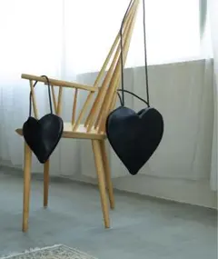 【美品】poet ブラックハート型ハンドバッグ