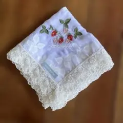 未使用品ウェッジウッド WEDGWOOD 刺繍大判ハンカチ 47センチ　苺