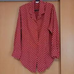 ドット柄ブラウス