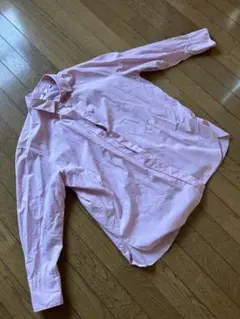 UNIQLO ピンクシャツ