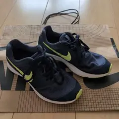 Nike キッズシューズ ネイビー/ライム
