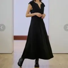 ユアーズ　キーネックフレアロングワンピース　Sサイズ　ブラック 黒