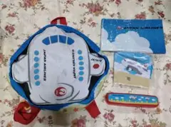 JALのリュックとレジャーシート膨らませて遊ぶ飛行機にスプーンフォークのセット