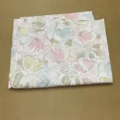 花柄デザインの布地はぎれ 190×110cm