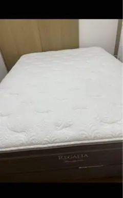 最終値下げ！！送料込み　キングスダウン　レガリア　インシグニアⅤ  ダブル REGALIA（レガリア）マットレス「インシグニアV FR CH」厚さ33cm