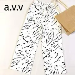 a.v.v アーヴェヴェ カジュアルパンツ　パンツ　ウエストゴム　ホワイト　M