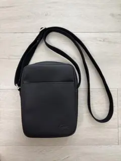 【未使用】LACOSTE バーティカルカメラバッグ ラコステ　ブラック