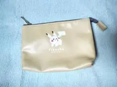 Ｗフラットポーチ「Pikachu number025」なあに？ ピカチュウ