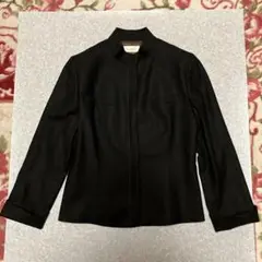 東京スタイルのウール、カシミヤ混のノーカラージャケット
