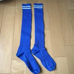 青と白ストライプのサッカーソックス