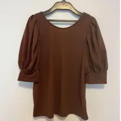 【美品】フーズフーチコ　パフスリーブカットソー　　ブラウン