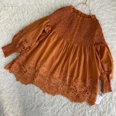 《美品》 レースブラウス オレンジ M-L オシャレ 刺繍 上品