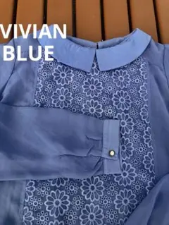 VIVIAN　BLUE　シフォンブラウス　長袖　花柄刺繍　　襟付き　パールボタン