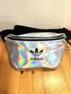 adidas originals シルバー ホログラム ボディバッグ