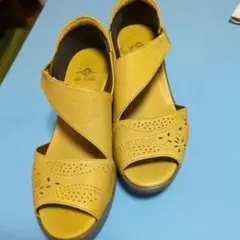 イエロー レザー クロスストラップ サンダル本革