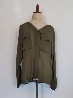 オリーブ色 シフォン 長袖シャツ