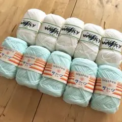 アクリル100% 極細毛糸　25g ホワイト&パステルブルー　10玉