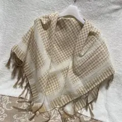 ベージュとオフホワイトのチェック柄ショール