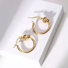 【新品未開封】CREA knot hoop pierce 金アレ対応ピアス